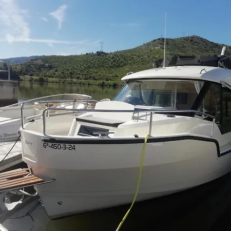 Koolhouse Boat Båthotell *