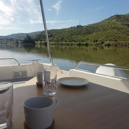 Koolhouse Boat Båthotell Vila Nova de Fozcoa