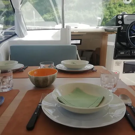 船上ホテル Koolhouse Boat