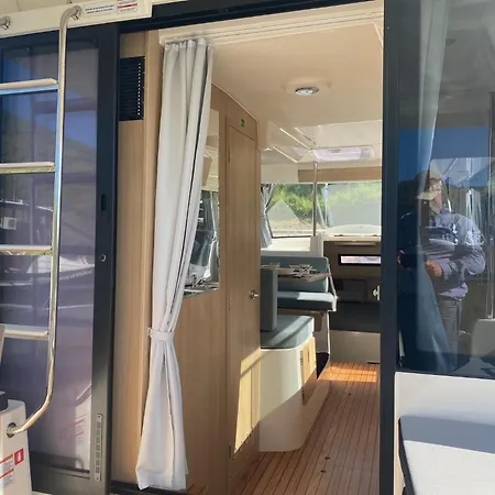 船上ホテル Koolhouse Boat