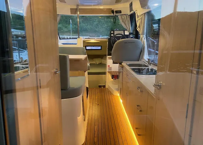 Koolhouse Boat Hotel na wodzie